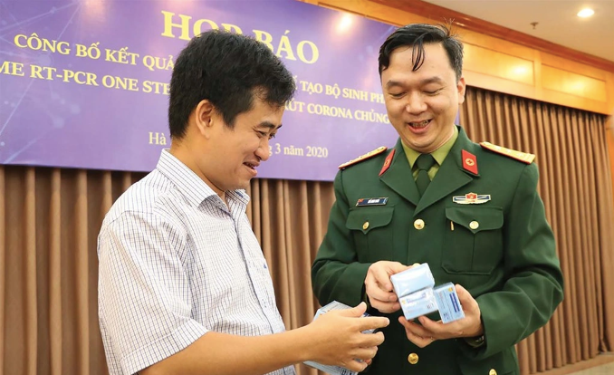 Bị can Phan Quốc Việt và thượng tá Hồ Anh Sơn. Bị can Phan Quốc Việt và thượng tá Hồ Anh Sơn.