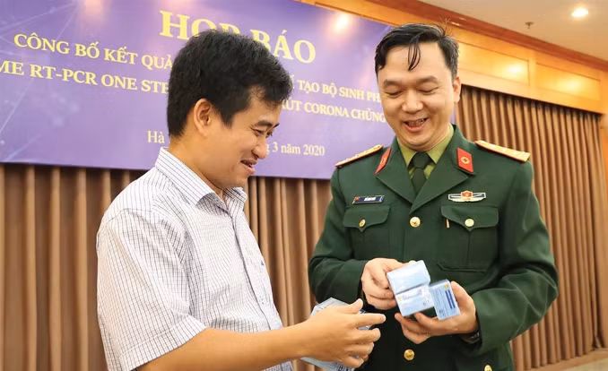 Bị can Phan Quốc Việt và thượng tá Hồ Anh Sơn.