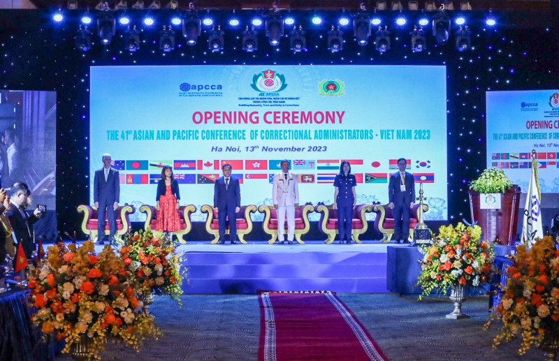 Các đại biểu quốc tế tại phiên khai mạc hội nghị. Các đại biểu quốc tế tại phiên khai mạc hội nghị.