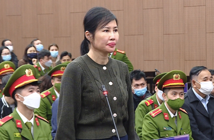 Bị can Hoàng Thị Thúy Nga tại phiên tòa xét xử vụ án thông thầu ở BV Đa khoa Đồng Nai.