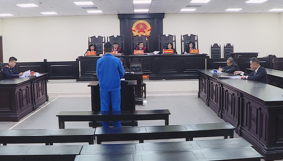 HĐXX xét hỏi bị cáo.