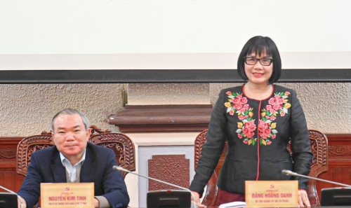 Đồng chí Đặng Hoàng Oanh, Bí thư Đảng ủy, Thứ trưởng Bộ Tư pháp và đồng chí Nguyễn Kim Tinh, Phó Bí thư Thường trực Đảng ủy Bộ Tư pháp.