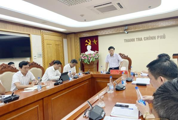 Công bố quyết định thành lập đoàn kiểm tra.