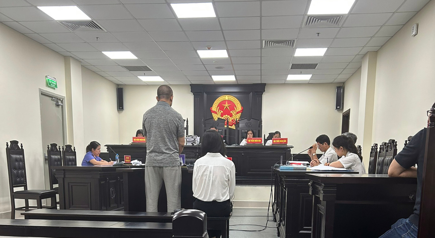 HĐXX xét hỏi bị cáo tại phiên tòa hôm 23/9.