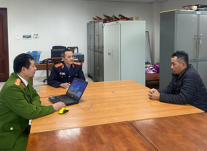 Đối tượng Nguyễn Mạnh Cường tại cơ quan điều tra. Đối tượng Nguyễn Mạnh Cường tại cơ quan điều tra.