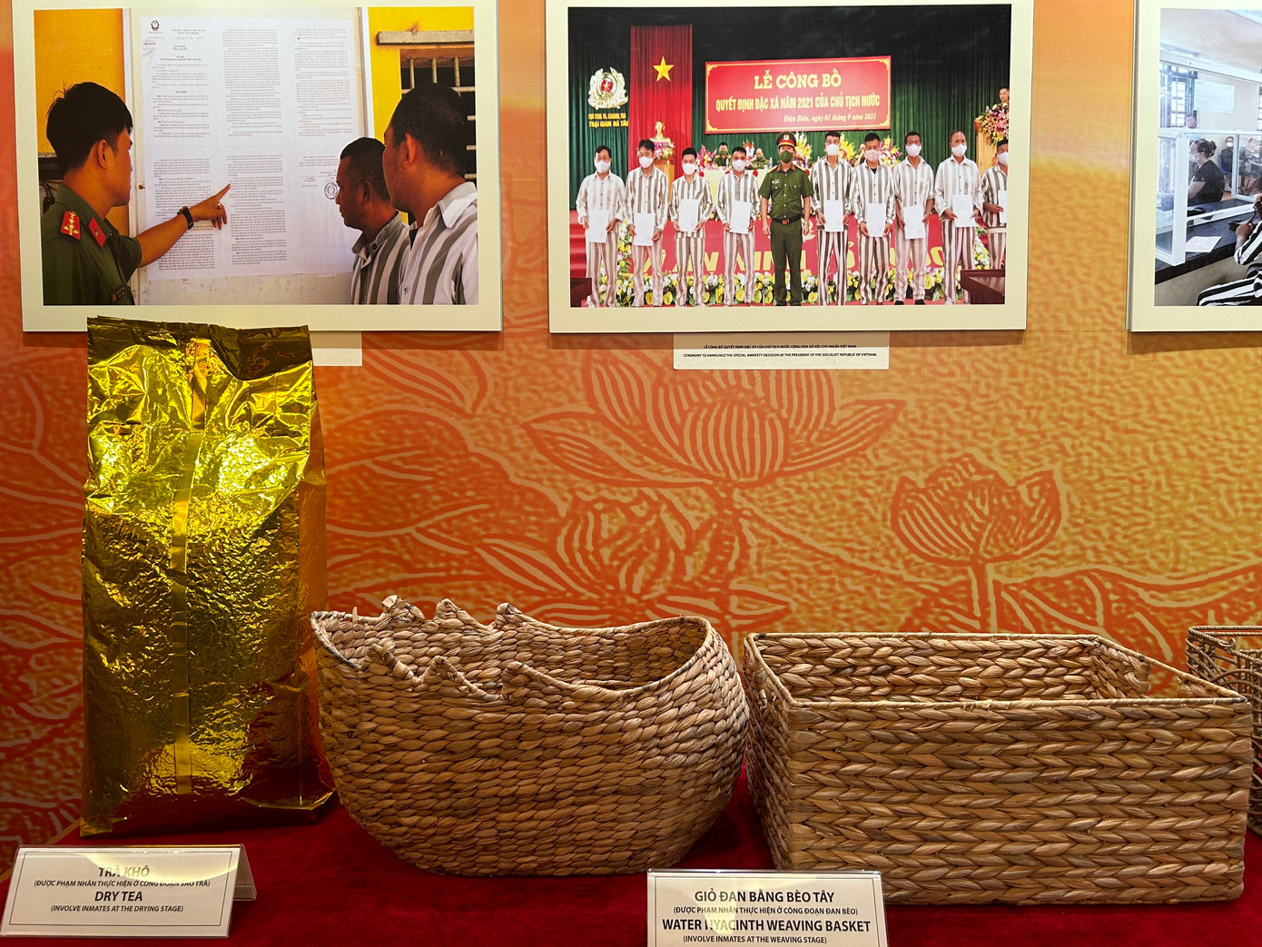 Sản phẩm giỏ đan do phạm nhân làm trong trại tạm giam. Sản phẩm giỏ đan do phạm nhân làm trong trại tạm giam.