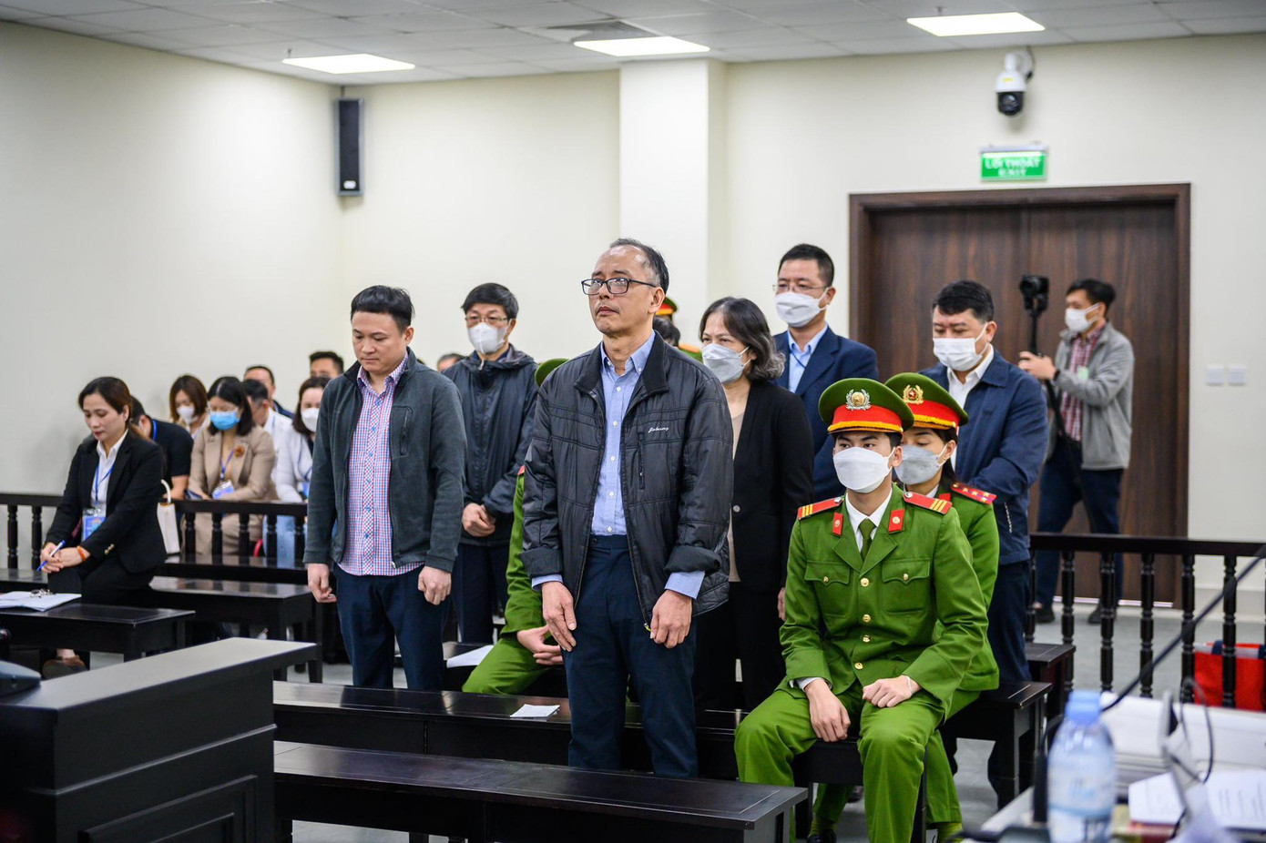 Nhóm 7 bị cáo là cựu cán bộ, lãnh đạo BIDV tại tòa. Nhóm 7 bị cáo là cựu cán bộ, lãnh đạo BIDV tại tòa.