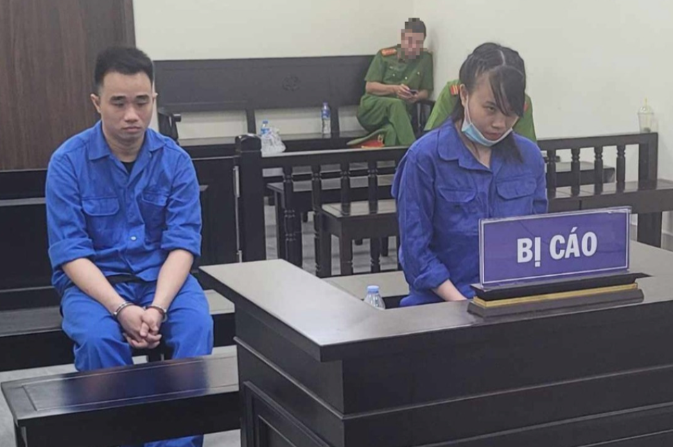 Hai vợ chồng bị cáo Vũ và Linh tại phiên tòa. Hai vợ chồng bị cáo Vũ và Linh tại phiên tòa.