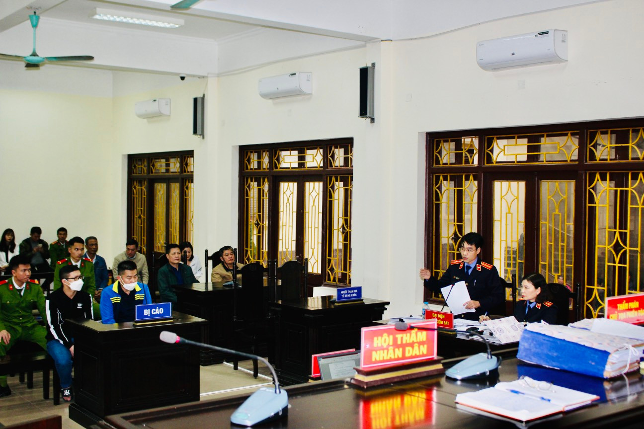 Phiên tòa xét xử Nguyễn Văn Diễn và Vũ Đức Tuấn.