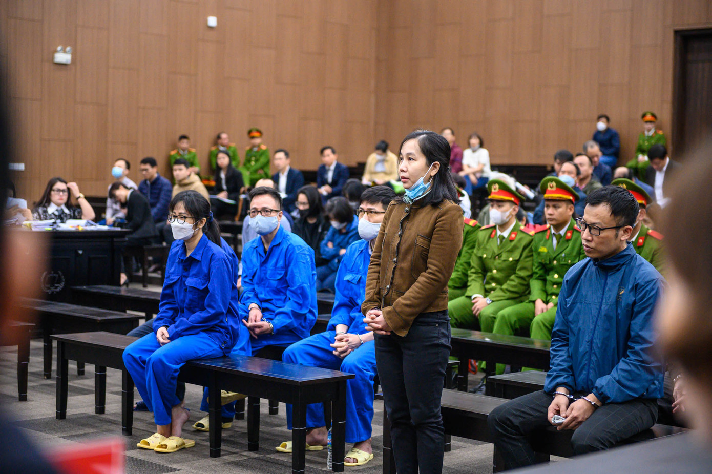 Bị cáo Nguyễn Thị Hà Thành cùng 26 bị cáo tại phiên tòa. Bị cáo Nguyễn Thị Hà Thành cùng 26 bị cáo tại phiên tòa.