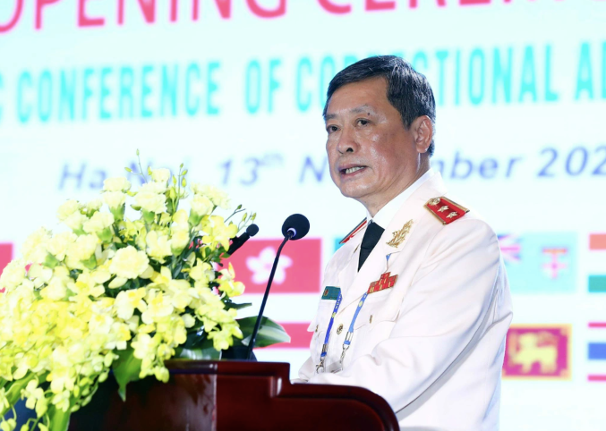 Trung tướng Lê Minh Hùng. Trung tướng Lê Minh Hùng.