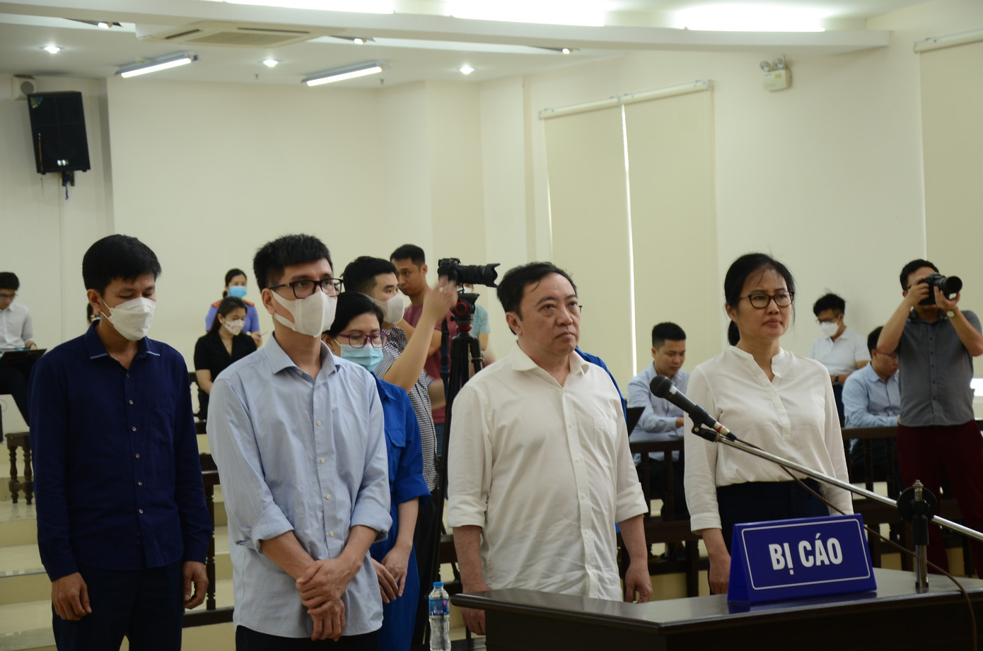 Nhóm bị cáo tại phiên tuyên án. Nhóm bị cáo tại phiên tuyên án.