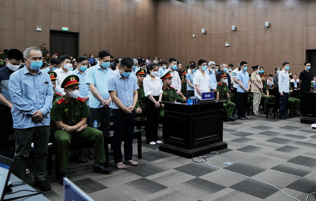 Các bị cáo trong vụ án chuyến bay giải cứu.