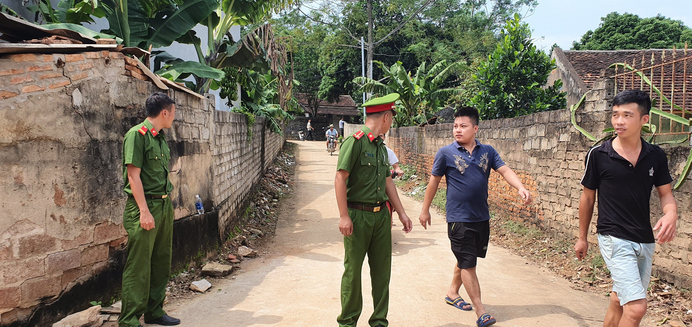 Hai vợ chồng tử vong trước sân nhà, trên người nhiều thương tích ảnh 1