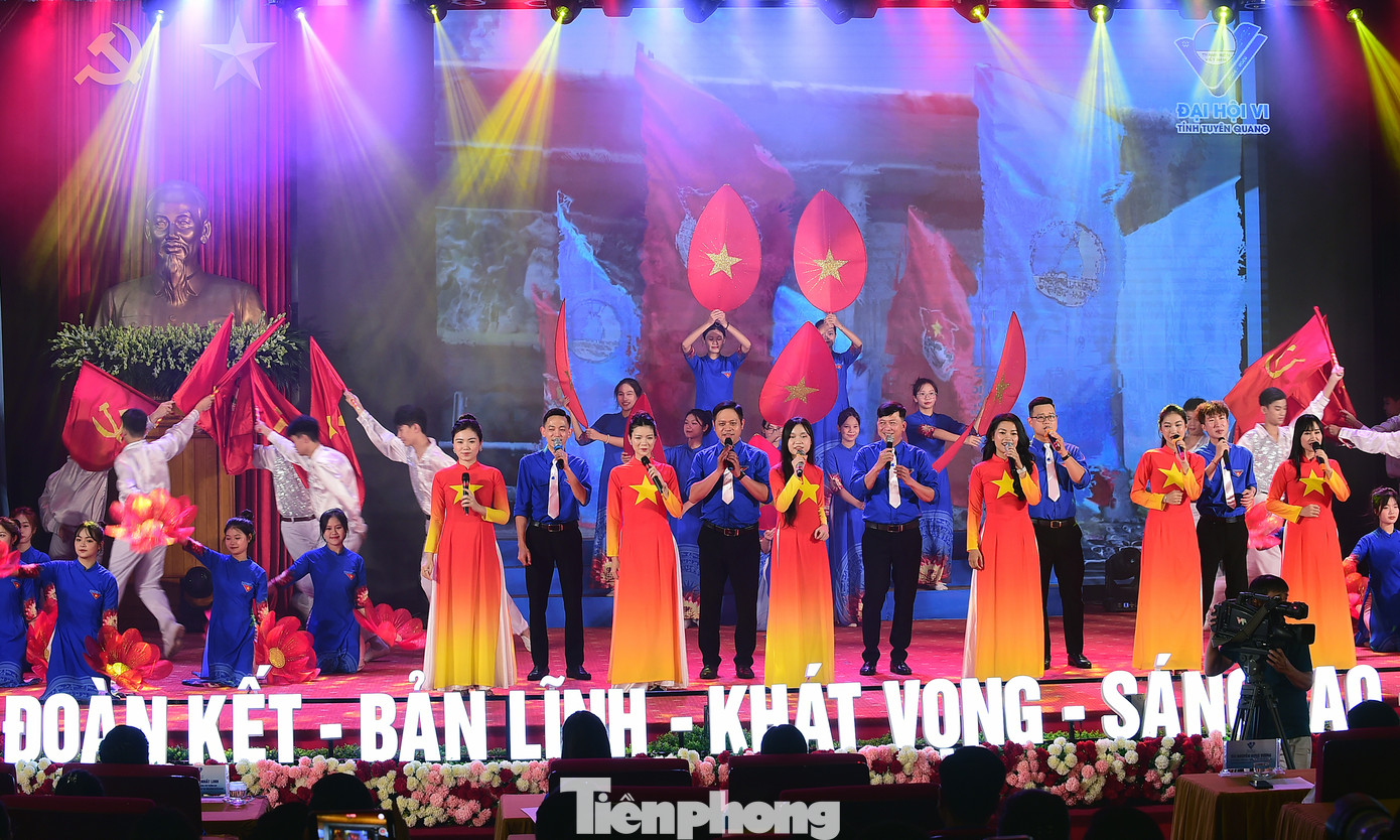 Tiết mục nghệ thuật khai mạc chương trình Liên hoan.