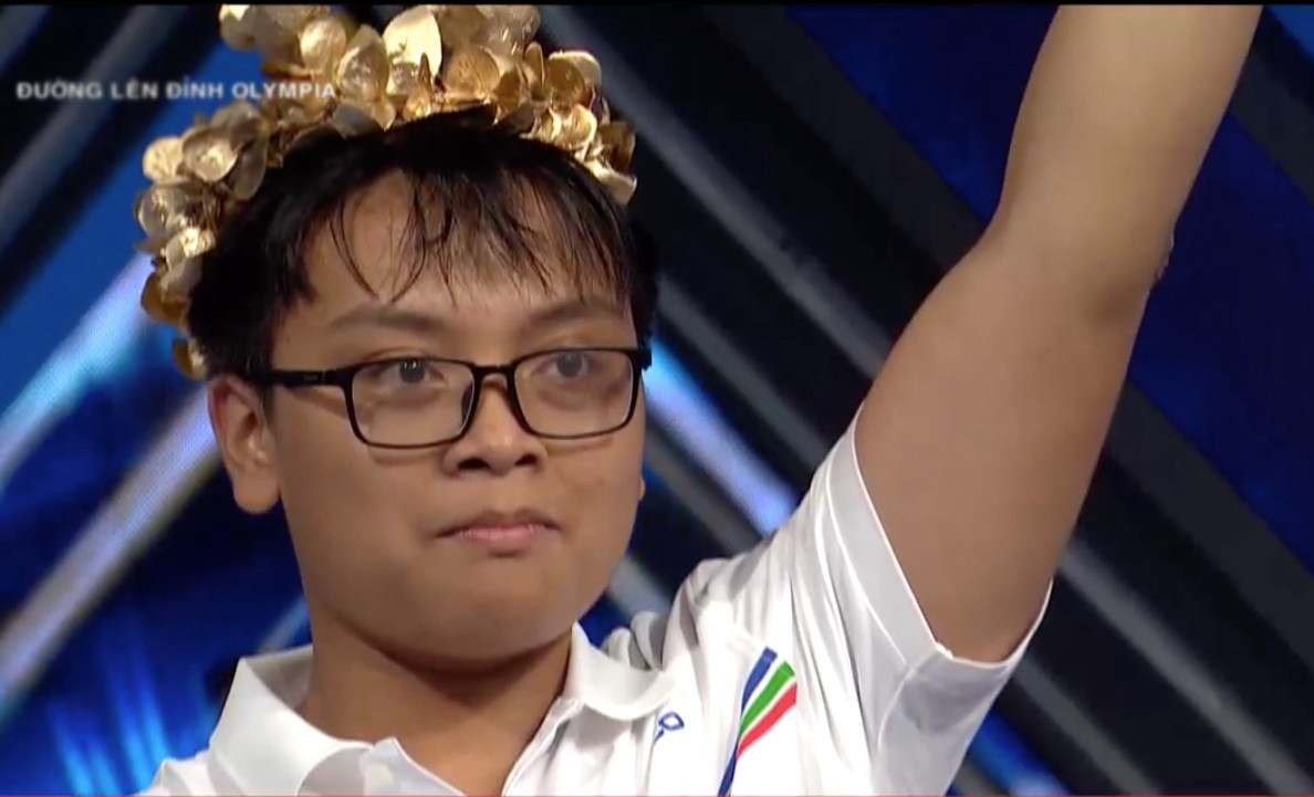 Nam sinh THPT chuyên Quốc học - Thừa Thiên Huế Võ Quang Phú Đức lọt vào trận Chung kết năm Olympia 24 và mang cầu truyền hình trực tiếp trận Chung kết năm về Thừa Thiên - Huế.