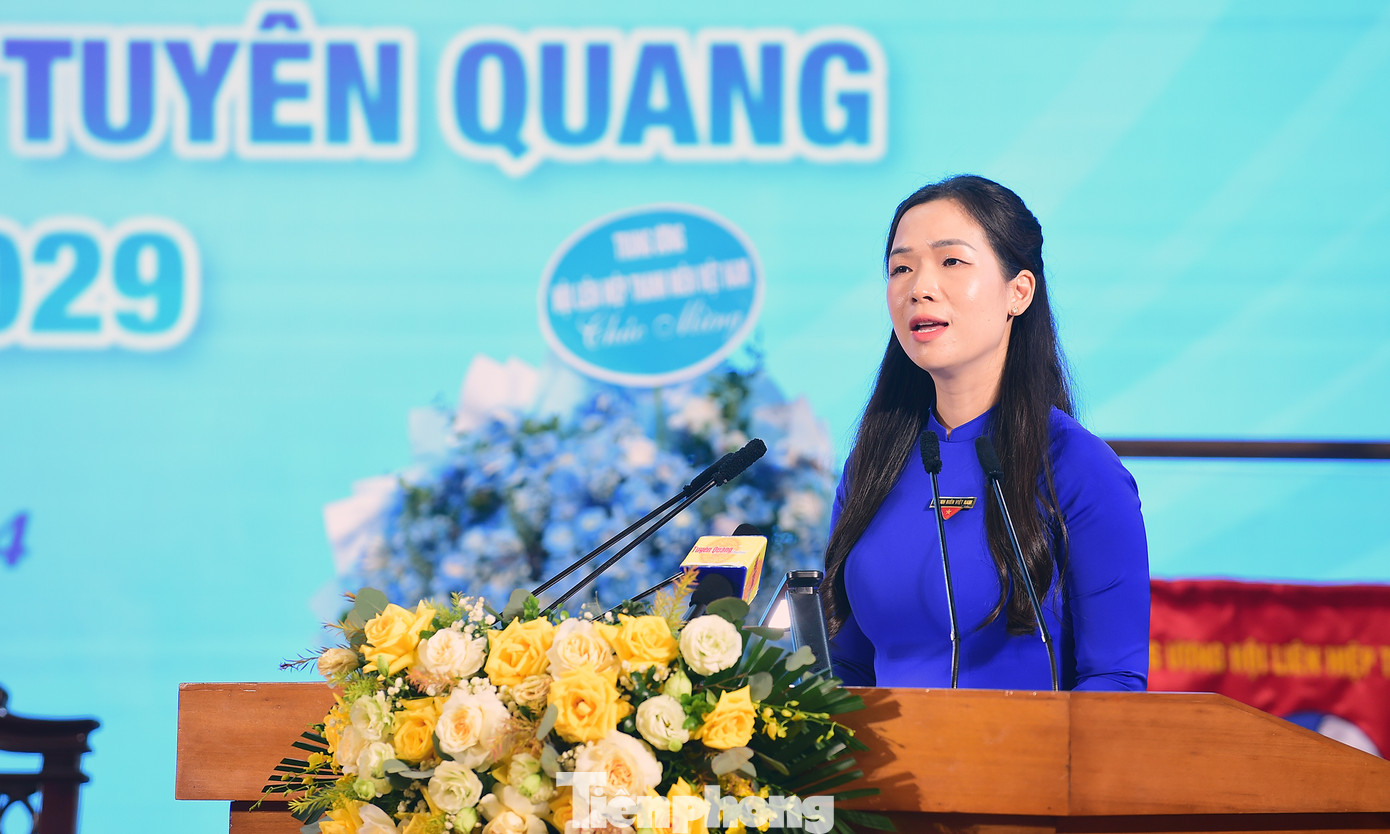 Chị Dương Minh Nguyệt báo cáo tại Đại hội.