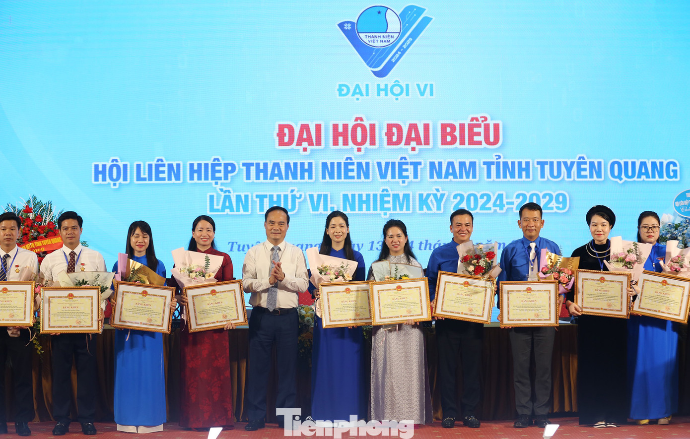 Nhiều tập thể, cá nhân được Tỉnh Tuyên Quang khen thưởng