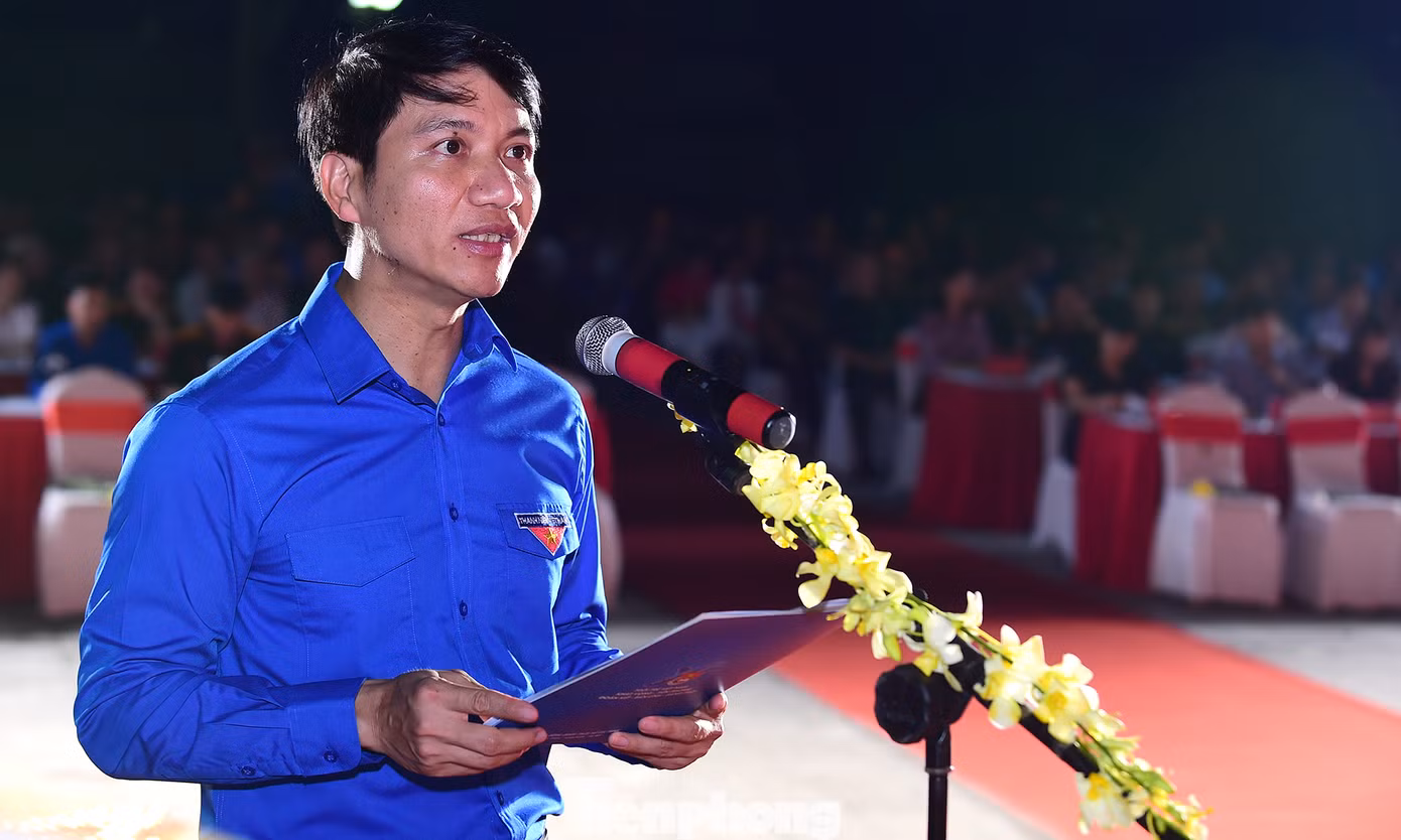 Anh Nguyễn Ngọc Lương phát biểu tại lễ thắp nến tri ân. Ảnh: Xuân Tùng Anh Nguyễn Ngọc Lương phát biểu tại lễ thắp nến tri ân. Ảnh: Xuân Tùng