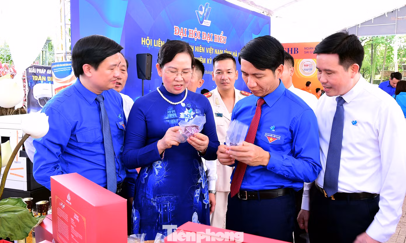 Các đại biểu thăm quan mô hình khởi nghiệp sáng tạo tỉnh Hà Nam. Ảnh: XUÂN TÙNG Các đại biểu thăm quan mô hình khởi nghiệp sáng tạo tỉnh Hà Nam. Ảnh: XUÂN TÙNG