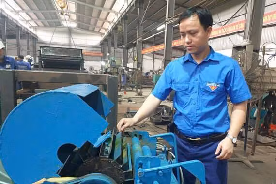 Hồ Xuân Vinh không ngừng nỗ lực sáng tạo, tiên phong cải tiến kỹ thuật trong lao động sản xuất Hồ Xuân Vinh không ngừng nỗ lực sáng tạo, tiên phong cải tiến kỹ thuật trong lao động sản xuất