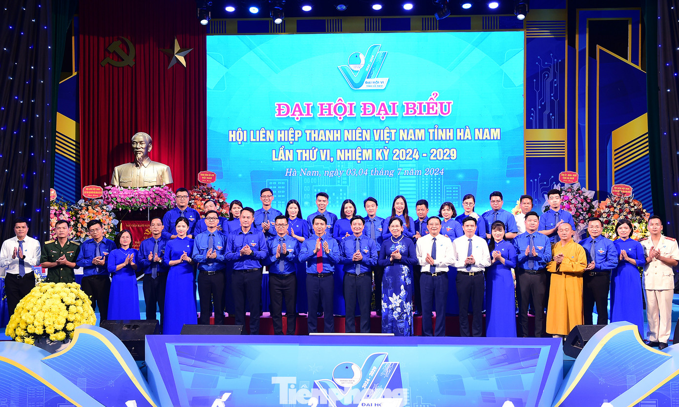 Lãnh đạo T.Ư Hội LHTN Việt Nam và tỉnh Hà Nam chúc mừng Uỷ ban Hội LHTN Việt Nam tỉnh Hà Nam khóa VI, nhiệm kỳ 2024 - 2029 ra mắt Đại hội.