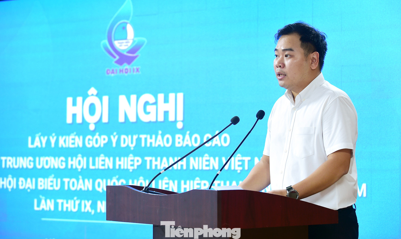 Anh Nguyễn Xuân Hiếu phát biểu đề dẫn hội nghị. Ảnh: Xuân Tùng Anh Nguyễn Xuân Hiếu phát biểu đề dẫn hội nghị. Ảnh: Xuân Tùng