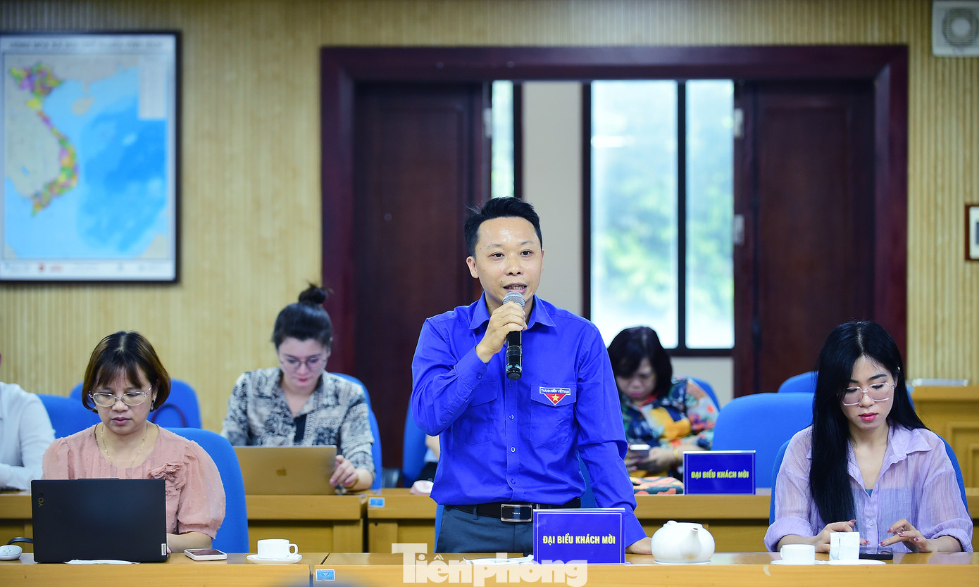 Anh Bùi Duy Khanh - Bí thư Đoàn phường Hoàng Liệt (quận Hoàng Mai, Hà Nội) góp ý tại hội nghị. Ảnh: Xuân Tùng Anh Bùi Duy Khanh - Bí thư Đoàn phường Hoàng Liệt (quận Hoàng Mai, Hà Nội) góp ý tại hội nghị. Ảnh: Xuân Tùng