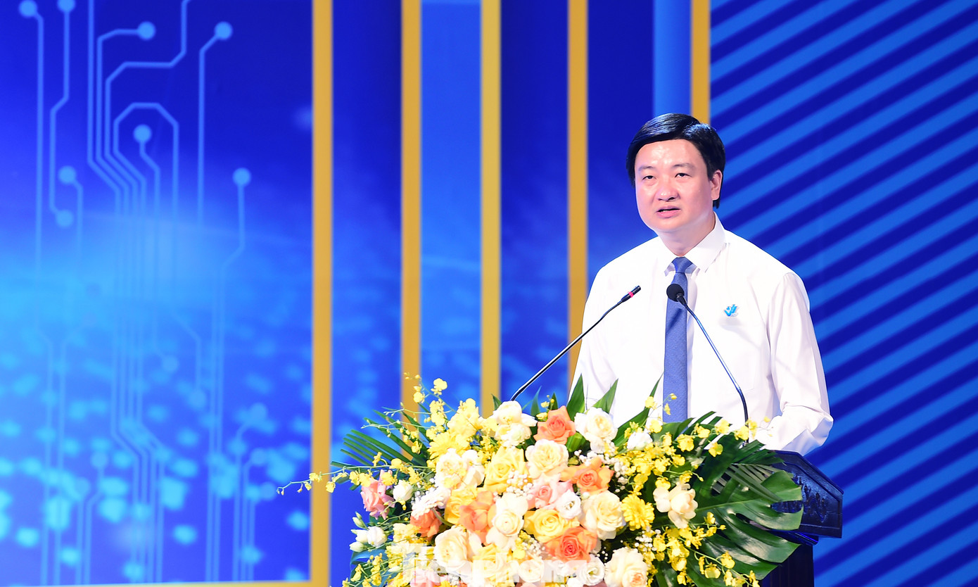 Anh Trần Ngọc Nam - Chủ tịch Hội LHTN Việt Nam tỉnh Hà Nam khóa V trình bày đề án Ủy ban Hội LHTN Việt Nam tỉnh Hà Nam khóa VI.