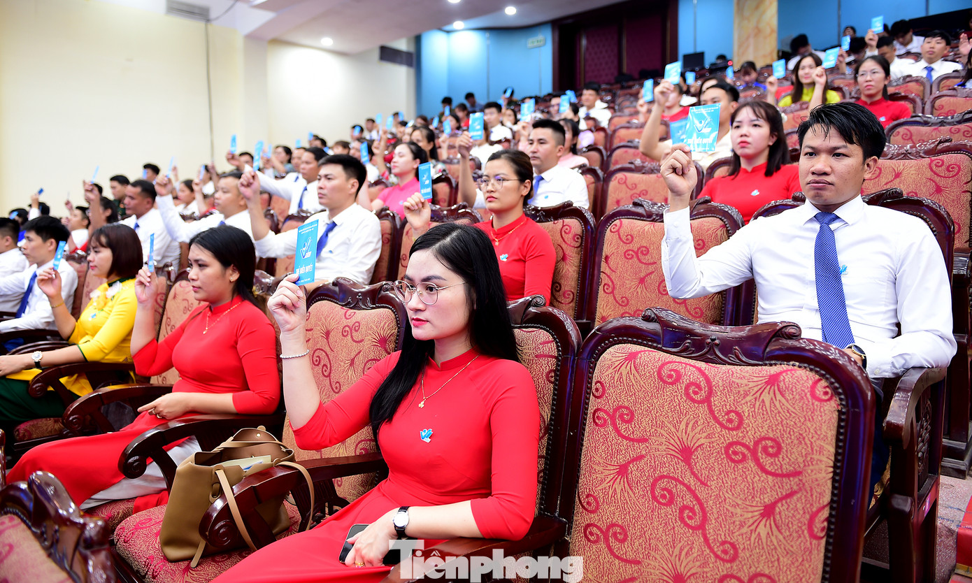 Đoàn Chủ tịch và các đại biểu tham biểu quyết hiệp thương tại Đại hội.