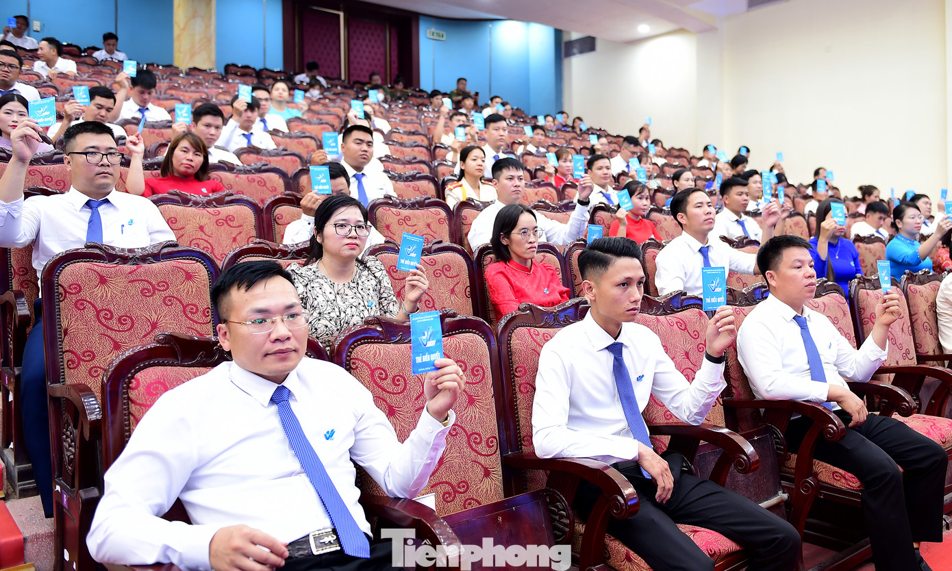 Đoàn Chủ tịch và các đại biểu tham biểu quyết hiệp thương tại Đại hội.