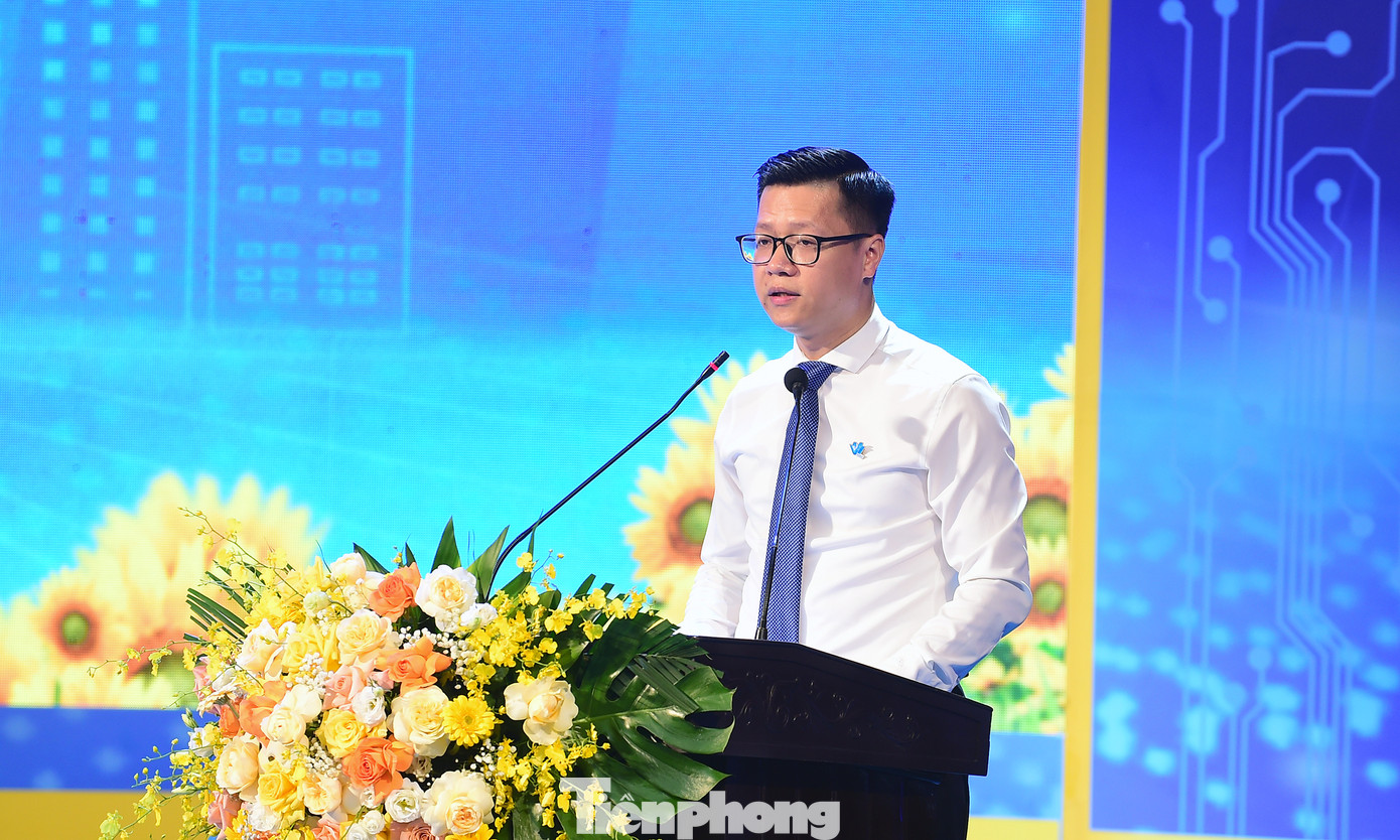 Anh Vũ Trần Tùng Anh - Phó Chủ tịch Thường trực Hội LHTN tỉnh Hà Nam khóa V trình bày Báo cáo kiểm điểm của Ủy ban Hội LHTN Việt Nam tỉnh khoá V, nhiệm kỳ 2019 – 2024.