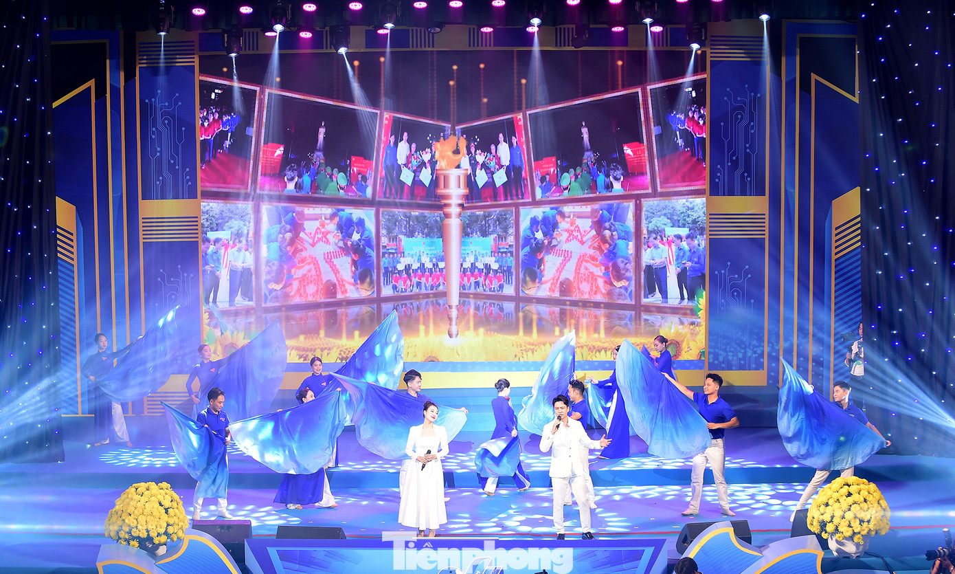 Chương trình văn nghệ chào mừng Đại hội.