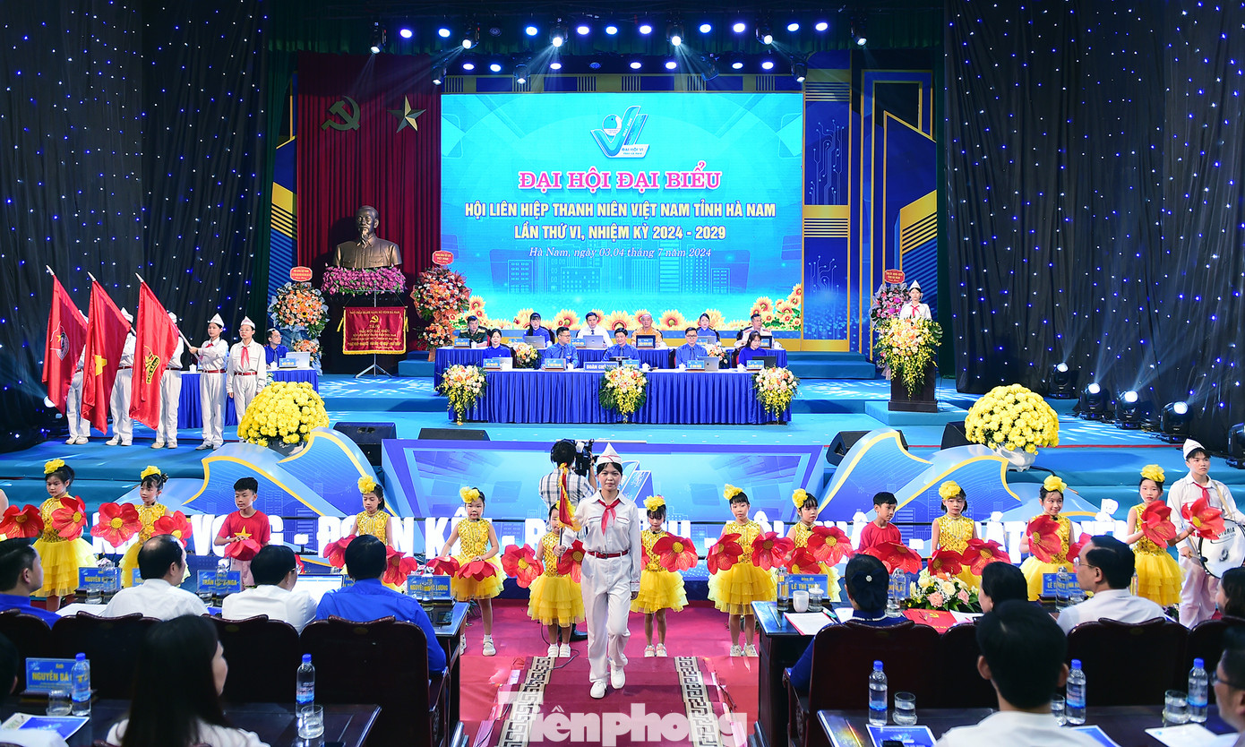 Thiếu nhi Hà Nam chúc mừng Đại hội.