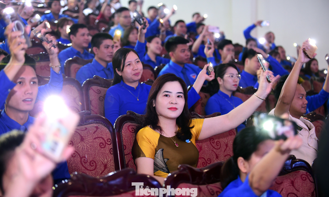 Chương trình văn nghệ chào mừng Đại hội.