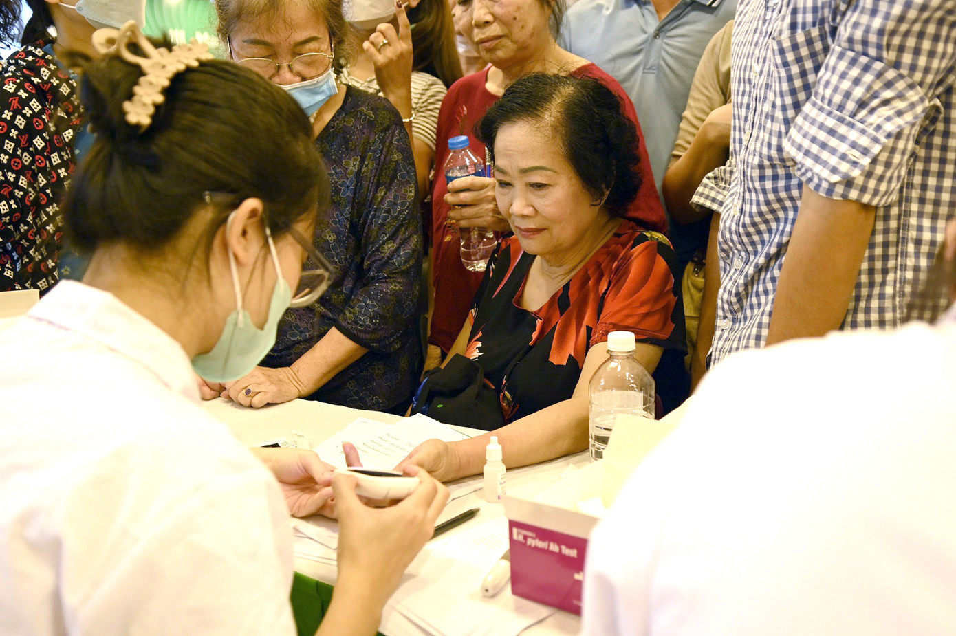 Người dân được kiểm tra và tầm soát HP miễn phí để có được các thông tin sức khỏe và nhận được sự tư vấn cần thiết từ đội ngũ bác sĩ giàu chuyên môn.