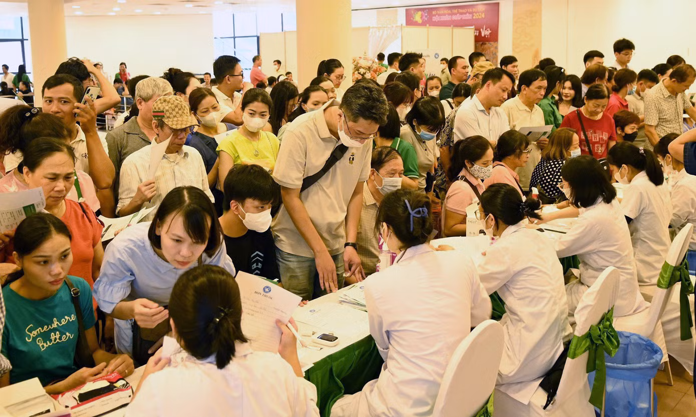 Người dân được kiểm tra và tầm soát HP miễn phí để có được các thông tin sức khỏe và nhận được sự tư vấn cần thiết từ đội ngũ bác sĩ giàu chuyên môn.