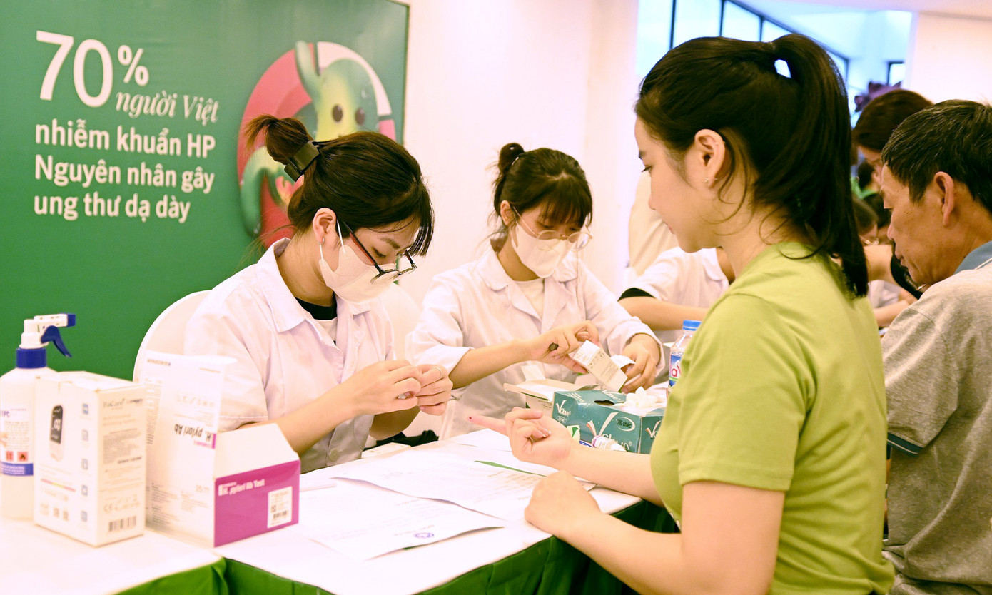 Chương trình đã khám bệnh, tư vấn chăm sóc sức khoẻ cho người dân.