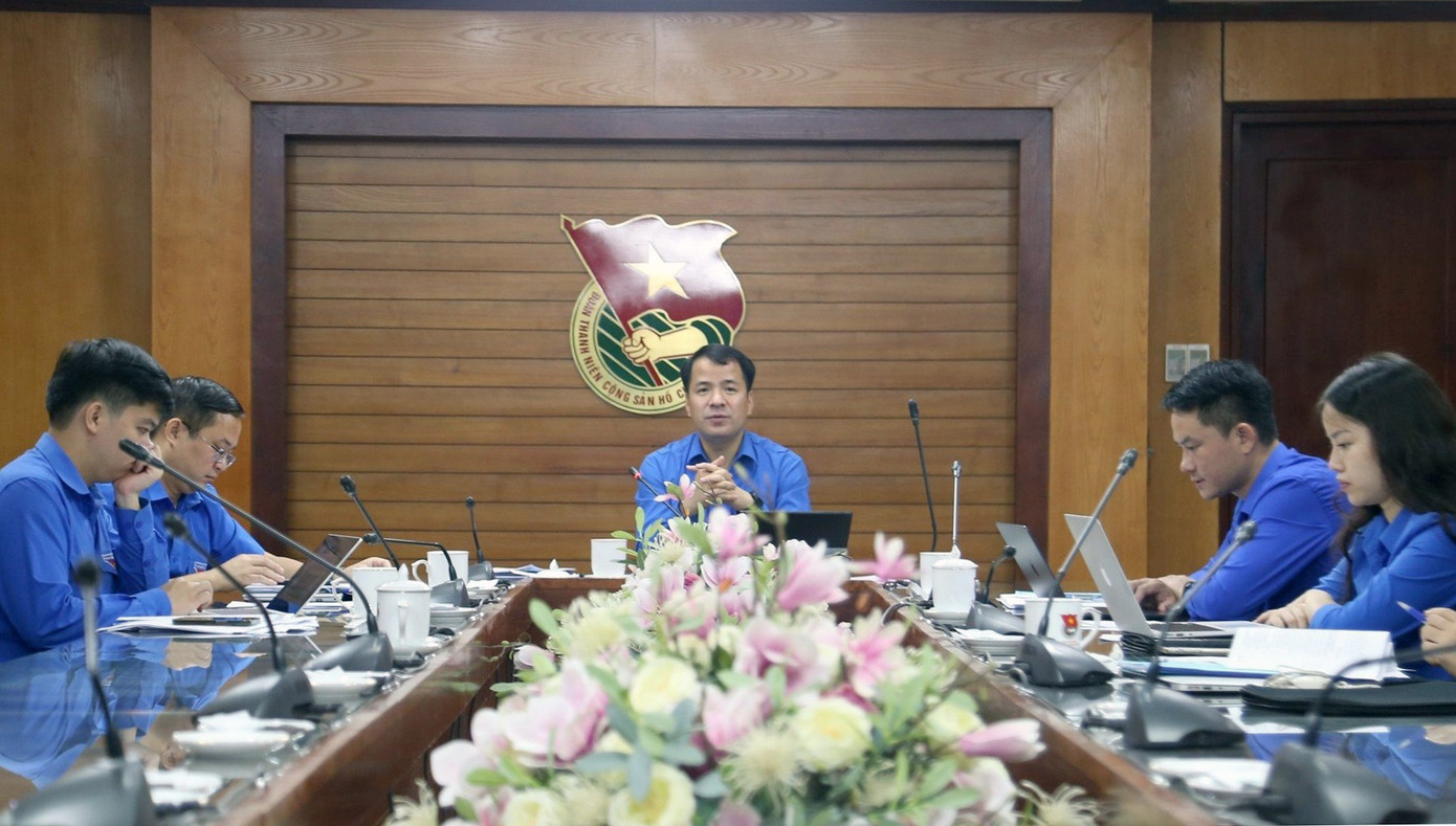 Anh Ngô Văn Cương chủ trì hội nghị.