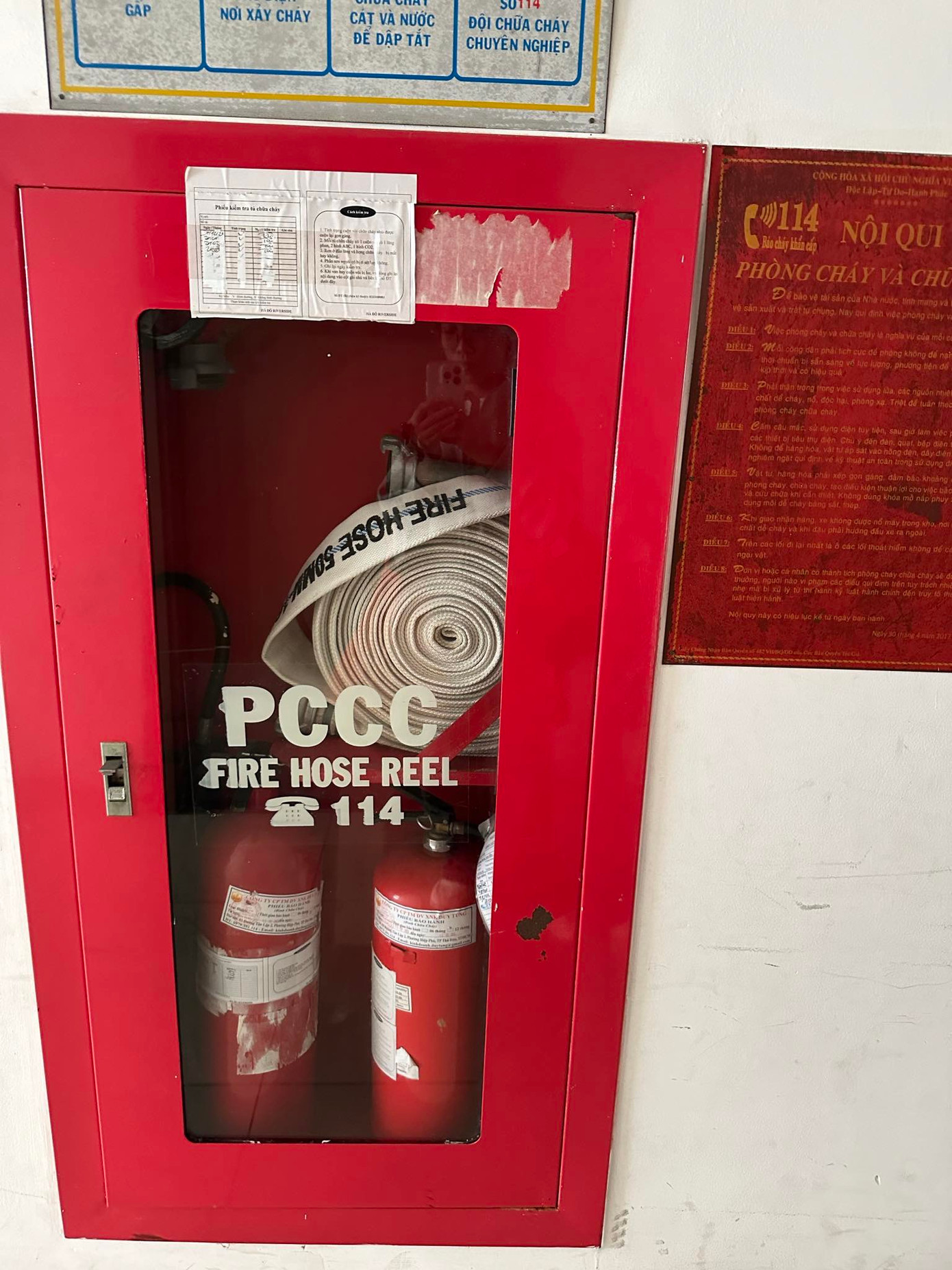 Trong danh bạ điện thoại, các bạn nên lưu lại số điện thoại khẩn cấp như cơ quan PCCC, công an khu vực nơi thuê trọ. Trong danh bạ điện thoại, các bạn nên lưu lại số điện thoại khẩn cấp như cơ quan PCCC, công an khu vực nơi thuê trọ.