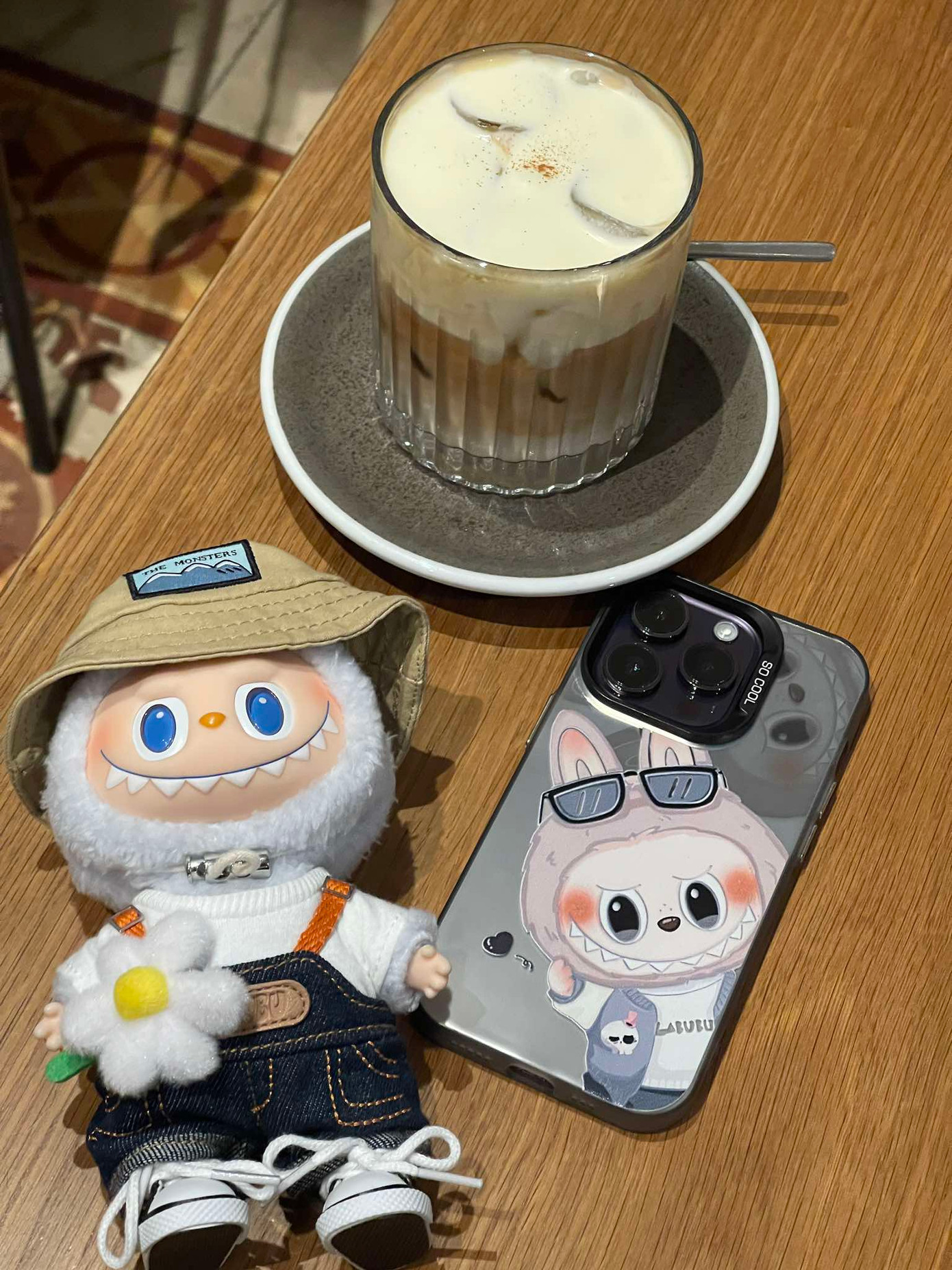 'Cơn sốt' Labubu được nhiều bạn trẻ đón nhận như một món phụ kiện thời trang.