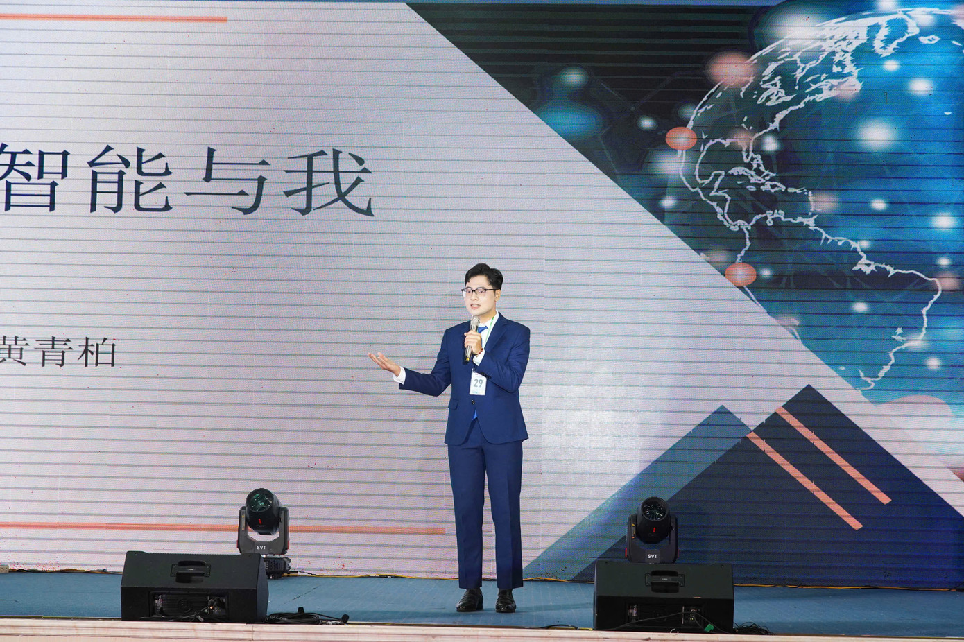 Hoàng Thanh Bách đang học ngành Ngôn ngữ Trung, trường ĐH Thăng Long. Hoàng Thanh Bách đang học ngành Ngôn ngữ Trung, trường ĐH Thăng Long.