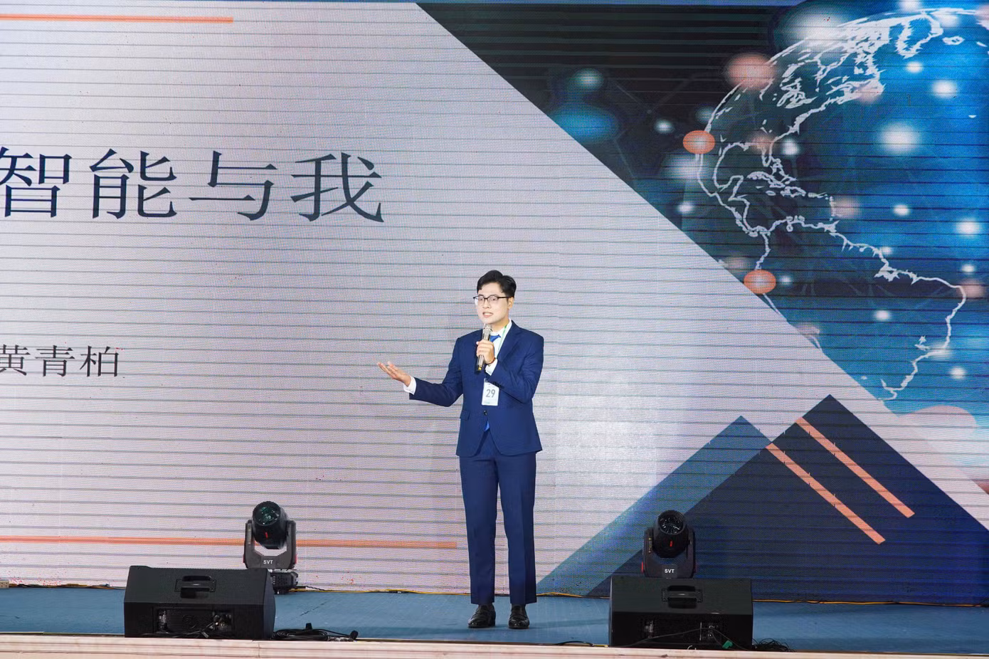 Hoàng Thanh Bách đang học ngành Ngôn ngữ Trung, trường ĐH Thăng Long. Hoàng Thanh Bách đang học ngành Ngôn ngữ Trung, trường ĐH Thăng Long.