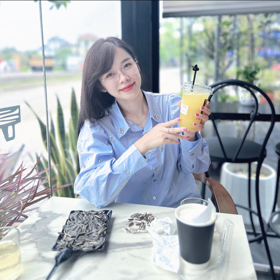 Mỹ Hạnh ngoài đời vẫn rất "bánh bèo", thích màu hồng. Mỹ Hạnh ngoài đời vẫn rất "bánh bèo", thích màu hồng.