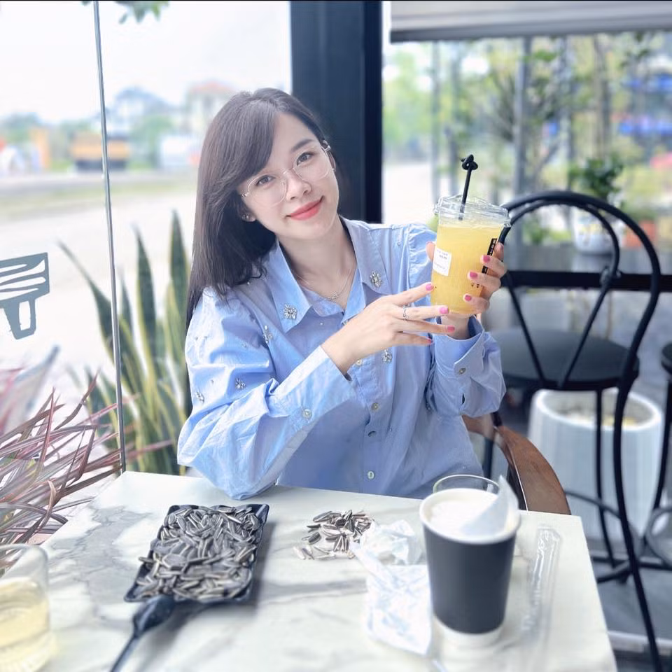 Mỹ Hạnh ngoài đời vẫn rất "bánh bèo", thích màu hồng.