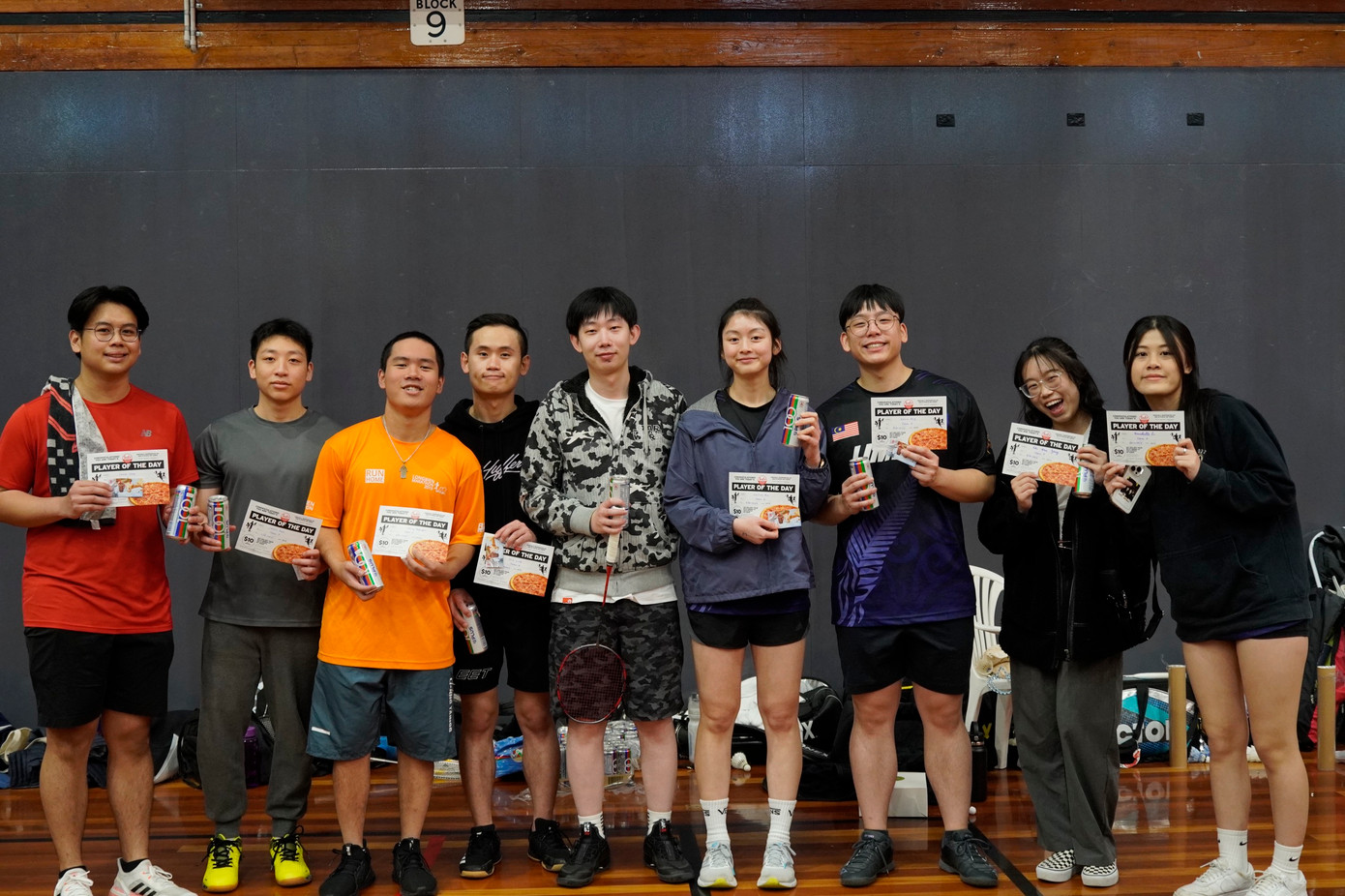 Tuấn Minh (thứ ba,từ trái sang) nhanh chóng bắt nhịp cuộc sống, học tập tại New Zealand. Tuấn Minh (thứ ba,từ trái sang) nhanh chóng bắt nhịp cuộc sống, học tập tại New Zealand.