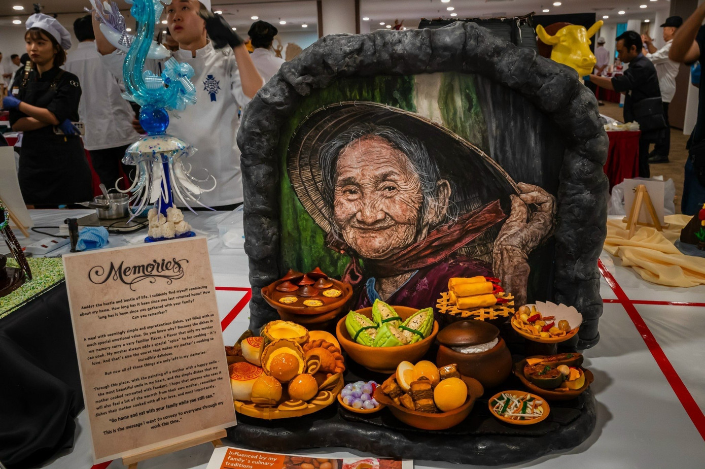 Tác phẩm “Memories” - Chân dung người mẹ Việt đang nở nụ cười hạnh phúc. Tác phẩm “Memories” - Chân dung người mẹ Việt đang nở nụ cười hạnh phúc.