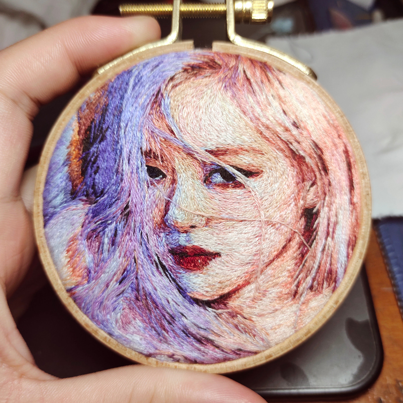 Tranh thêu hình chân dung Rosé (BLACKPINK).