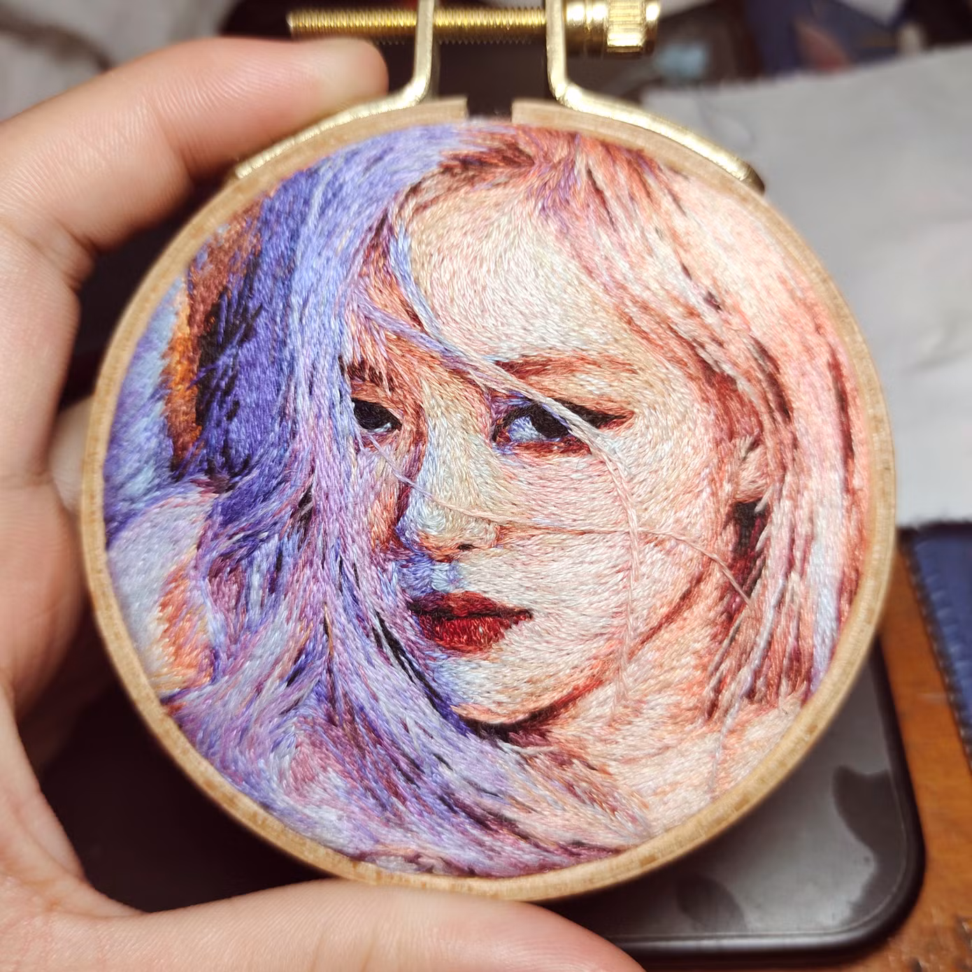 Tranh thêu hình chân dung Rosé (BLACKPINK).