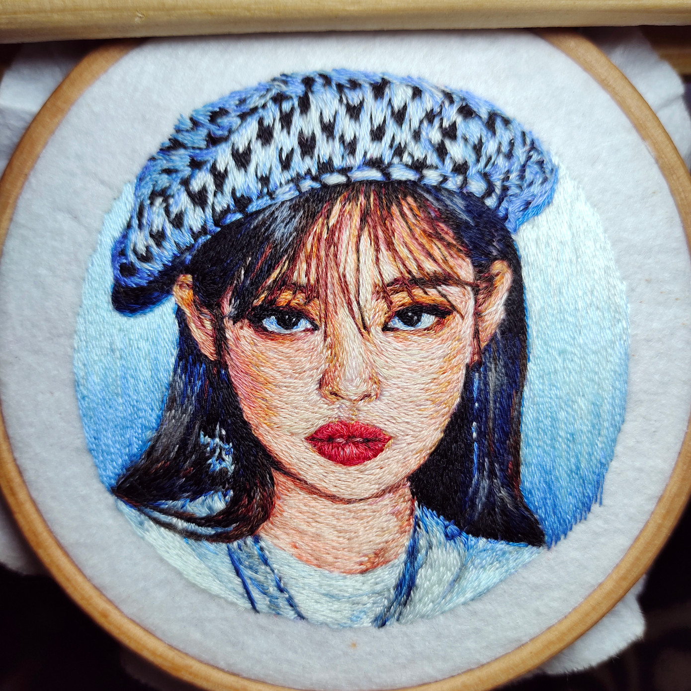 Gen Z tạo hình tranh thêu tay nhóm nhạc BLACKPINK, nhân vật hoạt hình Ghibli đẹp ngỡ ngàng ảnh 2